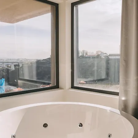 Lenscape Coterie Otel Porto
