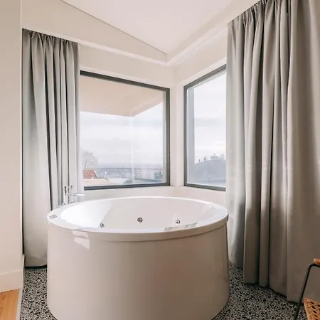 Otel Lenscape Coterie