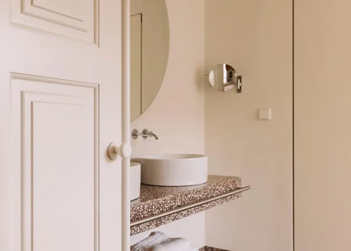 Lenscape Coterie Hotell